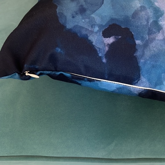 Society 6 Abstract Throw Pillows-NWO tags. 2 weeks old. Custom made - Picture 4 of 5